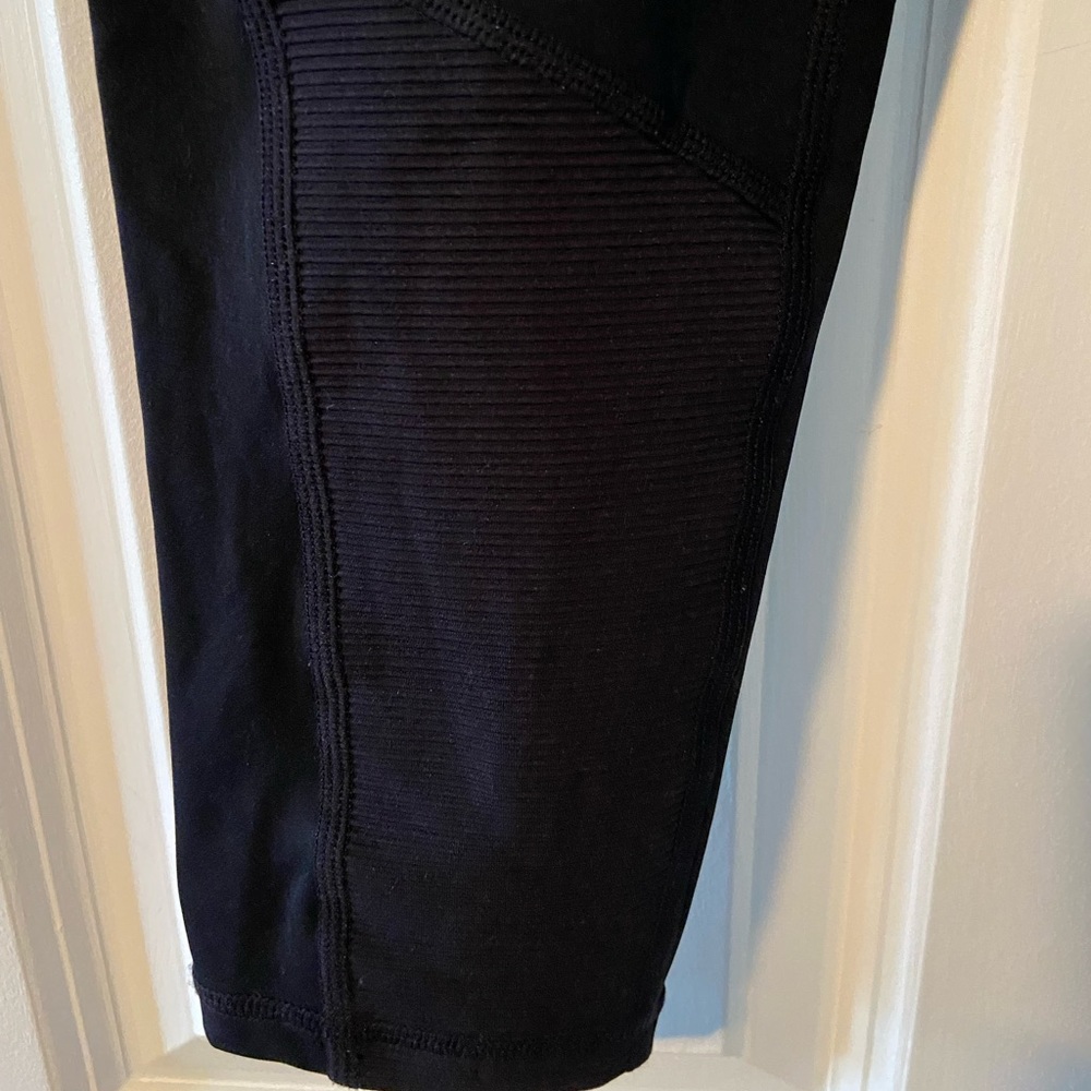 Zyia Brilliant Hi-rise 7/8 24” leggings—Black Momentum